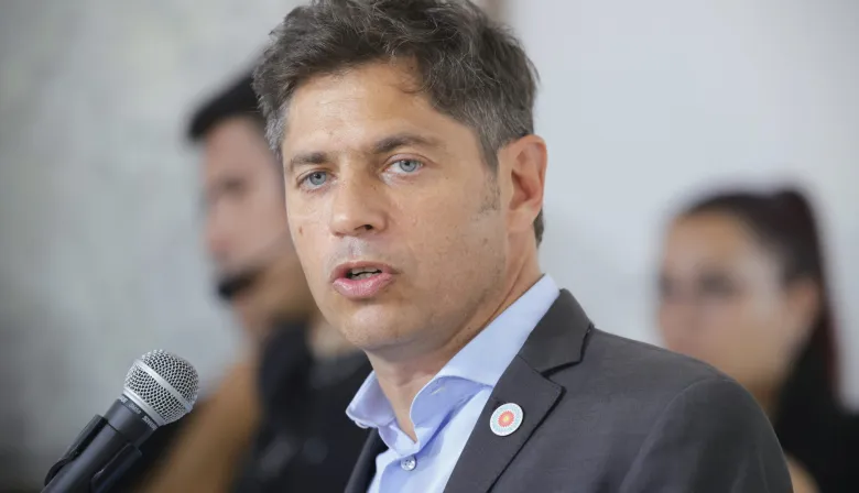 Kicillof desmintió una foto falsa que lo vinculaba con la compra de un iPhone en Nueva York