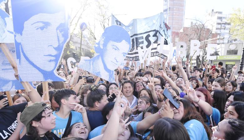 Kicillof se une a la protesta contra los recortes de Milei en educación