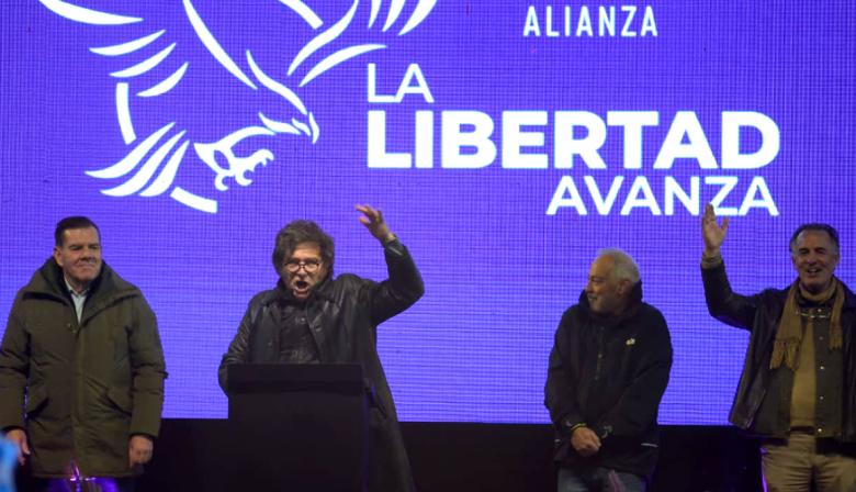 Dirigentes políticos y sindicales critican la nueva estrategia de Milei