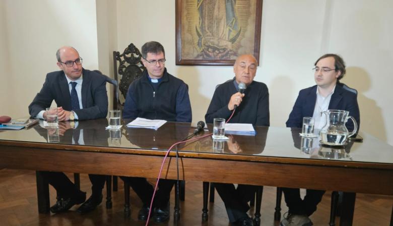 Tensión en Santa Fe por el lugar que asignará la nueva Constitución a la Iglesia Católica