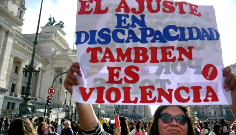 Presentan amparo colectivo contra la suspensión masiva de pensiones para personas con discapacidad
