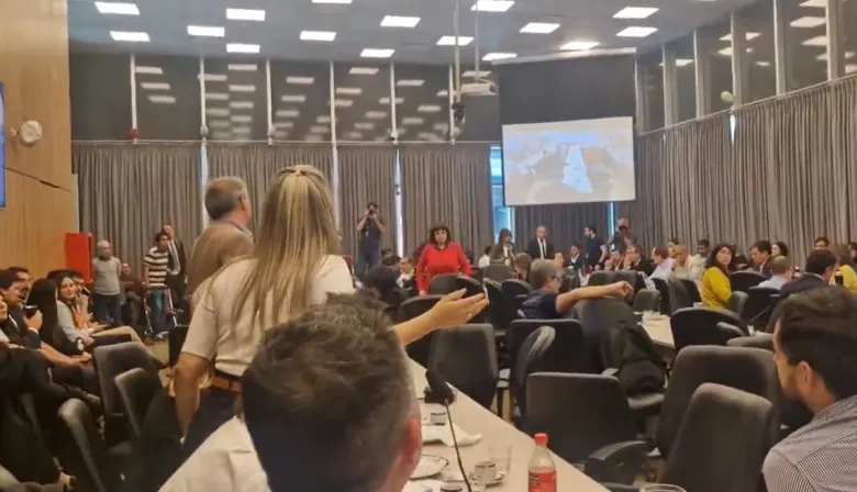Iom Kipur: LLA acelera contra Ripoll por "expresiones antisemitas" en la reunión por el Presupuesto