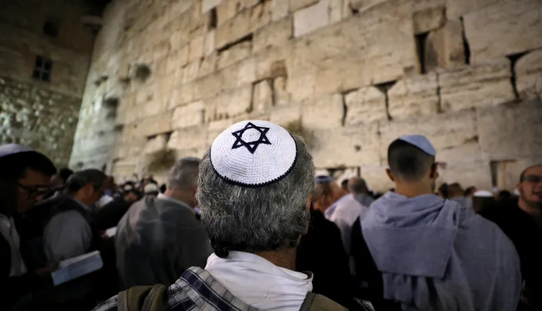 Entre los profetas y los micrófonos: Israel en el espejo del siglo XXI