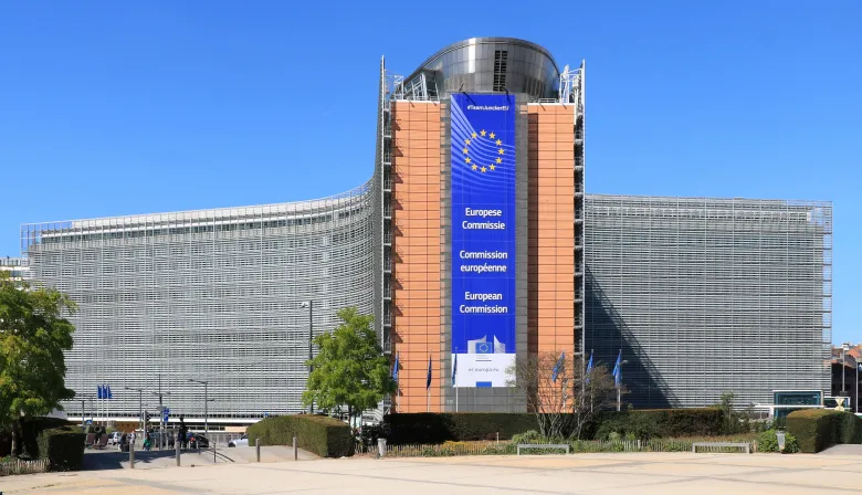 Bruselas investiga a España por multar a aerolíneas por equipaje de mano