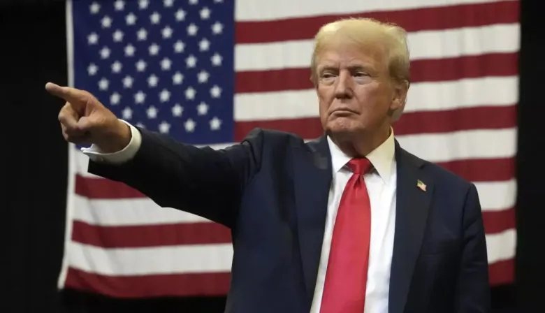 Trump exige la cárcel para la alcaldesa de Chicago y el gobernador de Illinois