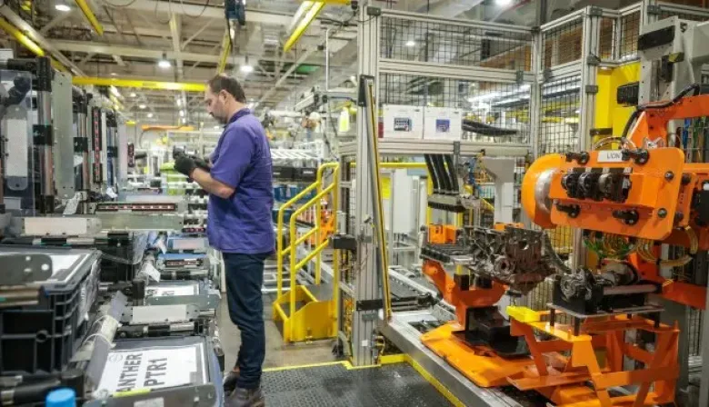 La industria y la construcción rebotaron levemente en agosto