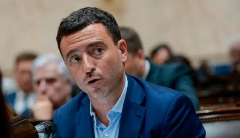 De Loredo juega a la cercanía con Milei: gestos y señales hacia el oficialismo