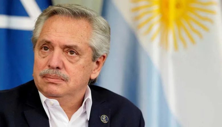 Alberto Fernández desmiente versiones y atacó por "fake news" a Clarín
