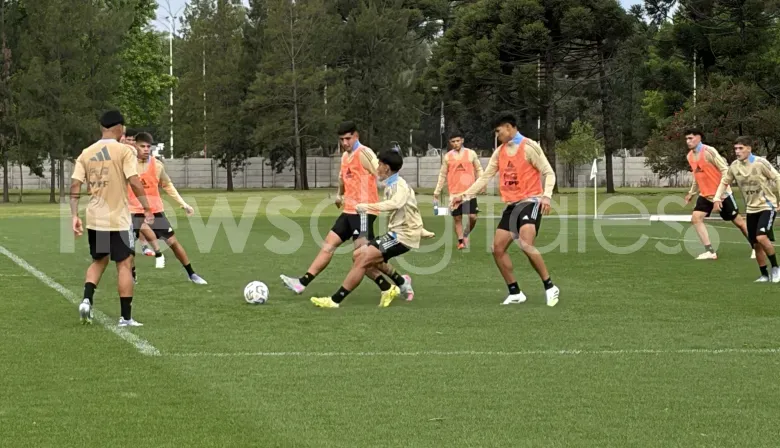 La selección argentina Sub-17 realizó su última práctica antes de viajar a Qatar