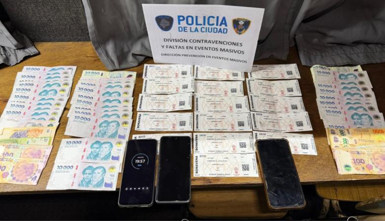 Policía de la Ciudad detiene a dos guías por vender entradas truchas en partido de Huracán