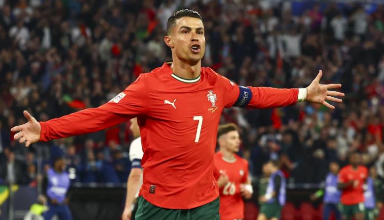 A fuerza de petrodólares, Cristiano Ronaldo es el primer jugador de fútbol multimillonario