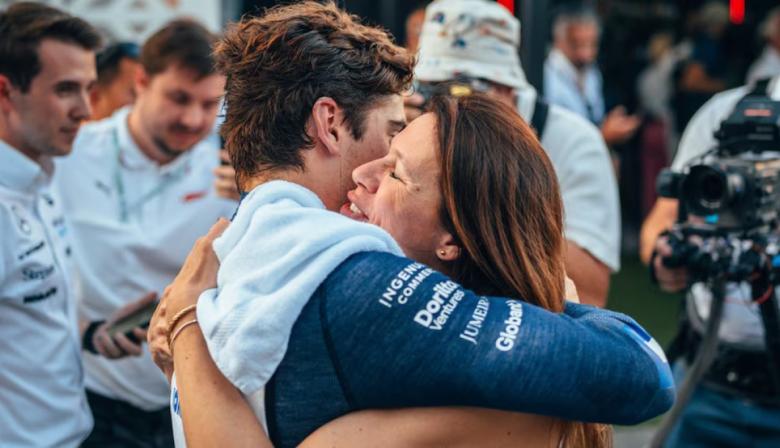 Colapinto, entre la carrera en Austin y el saludo por el Día de la Madre