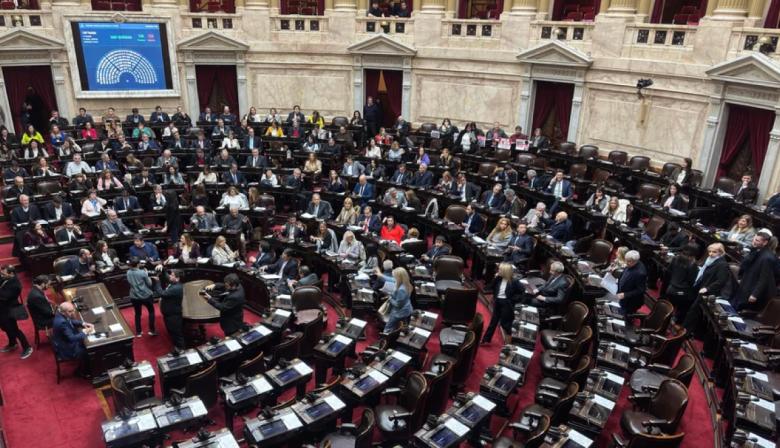 La oposición logró el quórum y se debate la reforma de los DNU