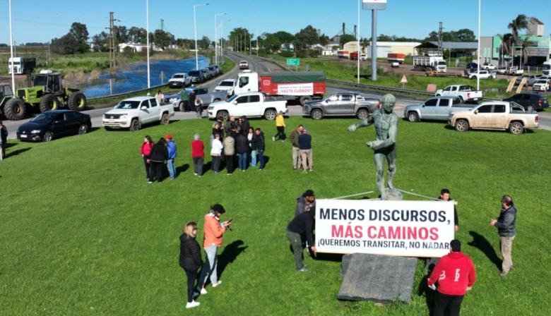 Crecen las protestas de productores bonaerenses inundados: “Menos discursos, más caminos”