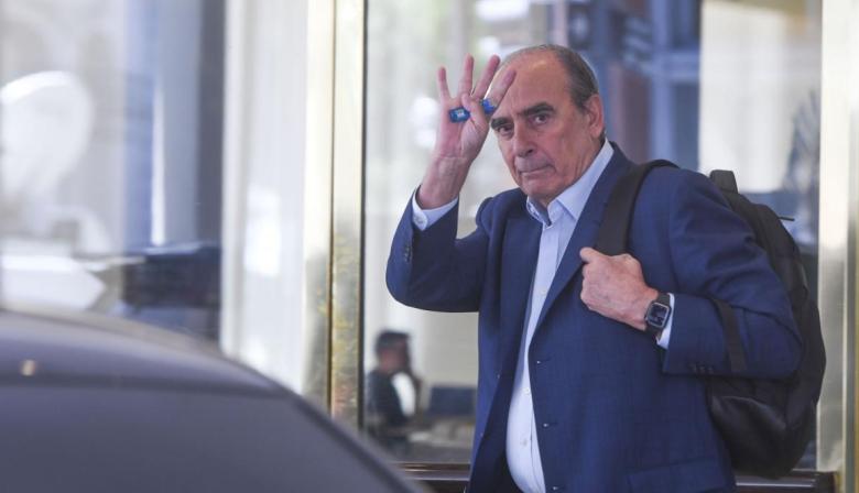 Francos se aferra a YPF y crece el ruido por su sueldo millonario