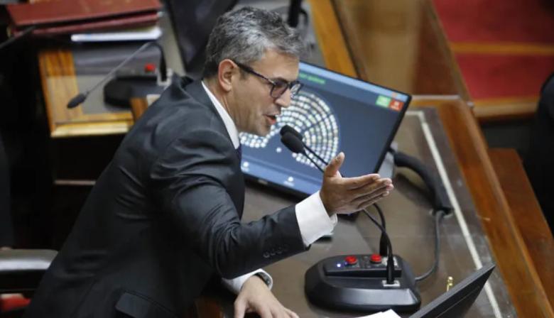 La motosierra llega al Congreso: qué busca Martín Menem con la subasta