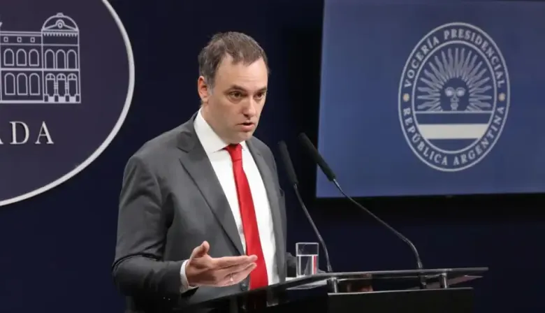 Manuel Adorni, de las aulas y los medios al centro del poder