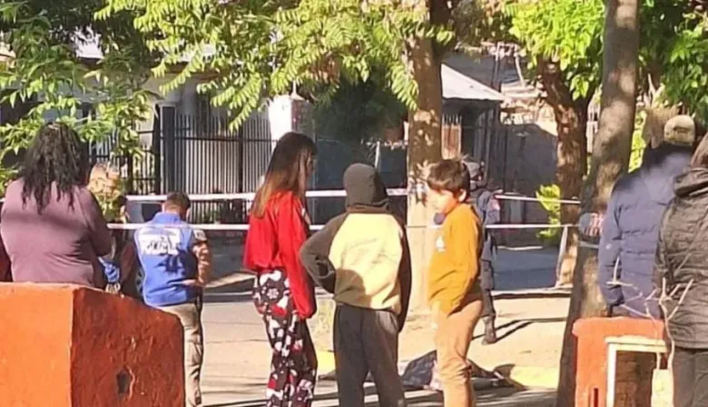 Apuñalaron a un hombre en la calle tras una pelea en Neuquén y detuvieron al principal sospechoso