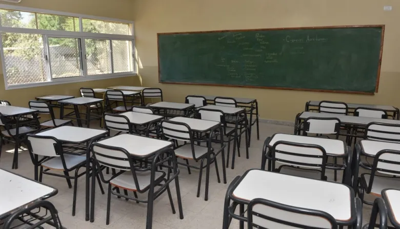 “Idiotas, tarados”: suspendieron al docente de Banfield que insultó a simpatizantes de Milei