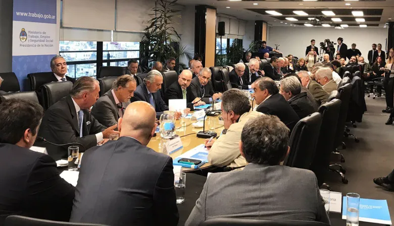 El Gobierno convocó a discutir el salario mínimo: ¿cuándo se reunirán?