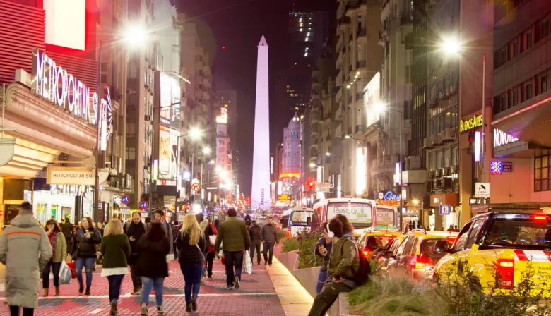 Un estudio advierte que la clase media argentina se está achicando