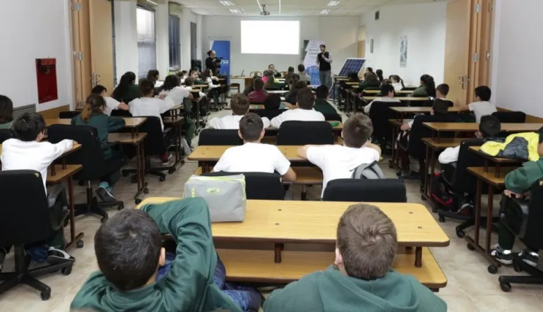 Desregulación total: colegios privados podrán fijar precios sin límites