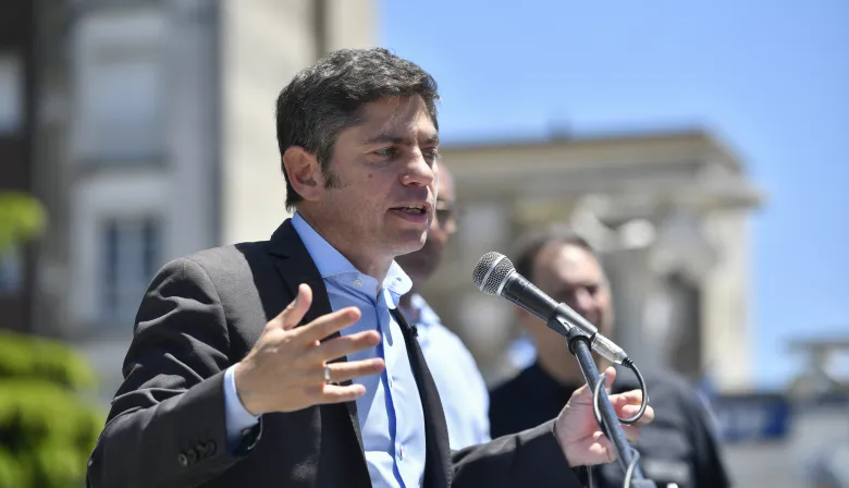 Kicillof se mostró con un intendente de La Cámpora en medio de la interna