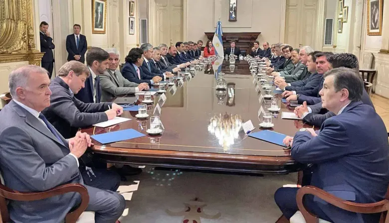 Gobernadores peronistas se alejan de Fuerza Patria