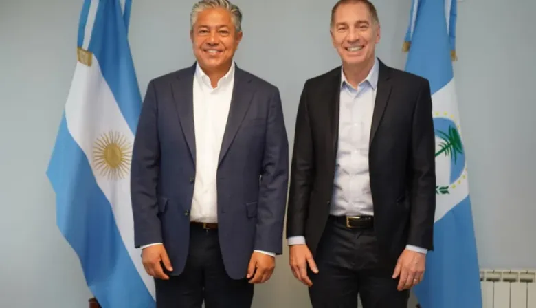 Diego Santilli fue recibido por Rolando Figueroa, en Neuquén