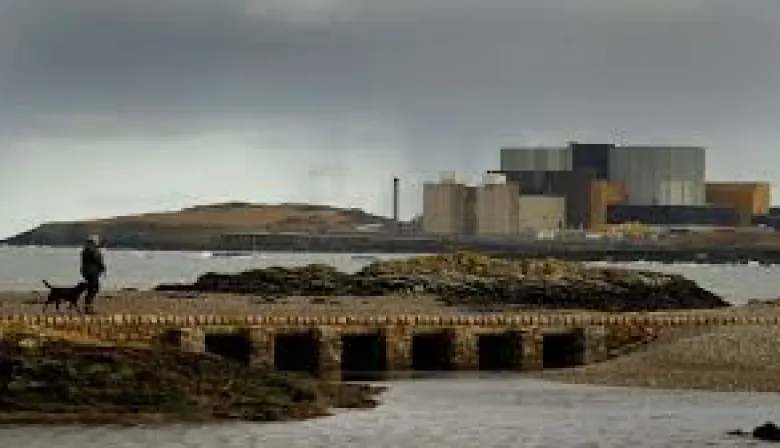 Reino Unido construirá una nueva central nuclear en Anglesey para reactivar Gales