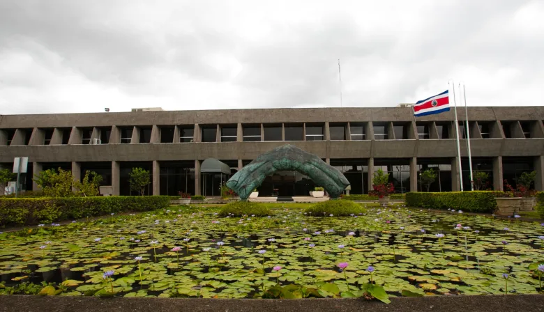 Lo que debes saber sobre las reformas gubernamentales en Paraguay y Costa Rica
