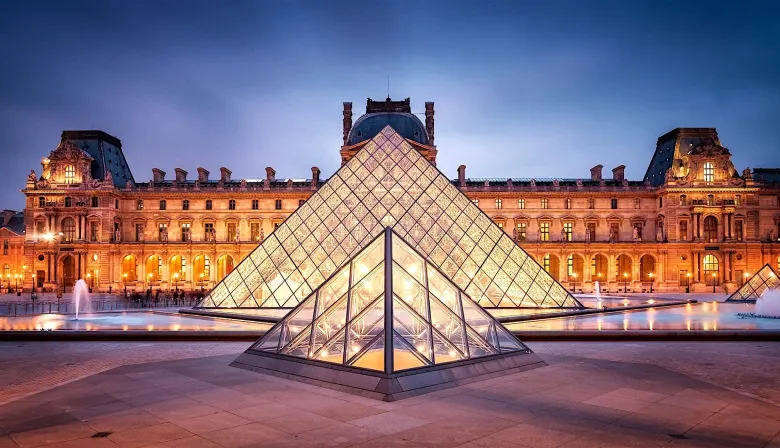 El Louvre instalará 100 cámaras y abrirá una comisaría interna tras el robo histórico