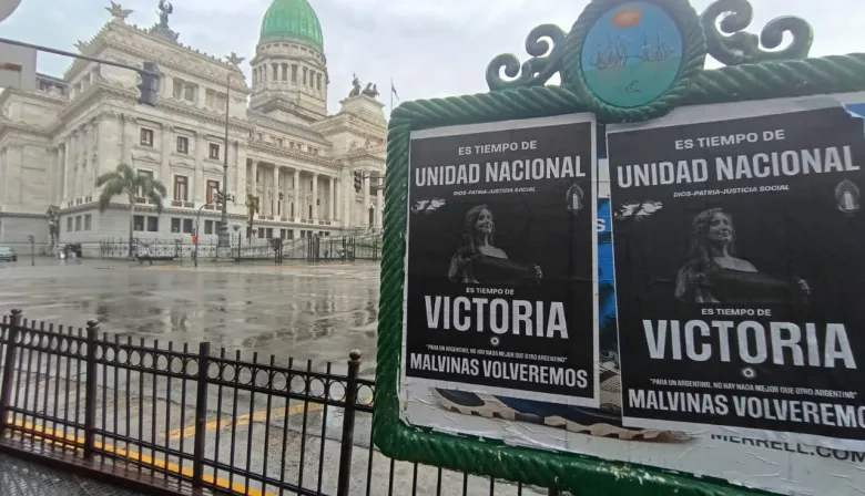 ¿Villarruel 2027? Los afiches de una agrupación peronista frente al Congreso