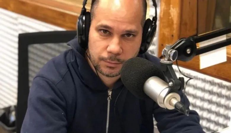 Luis Gasulla, fuerte contra Roberto Navarro