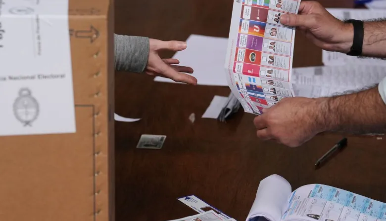 Bombazo: proyecto PRO pide voto “anticipado” y por “correspondencia” en el 2027