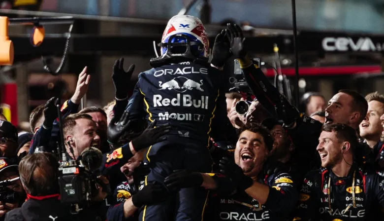 Verstappen ganó en Las Vegas y sostiene la pelea por el título; Colapinto fue 17° con el auto dañado