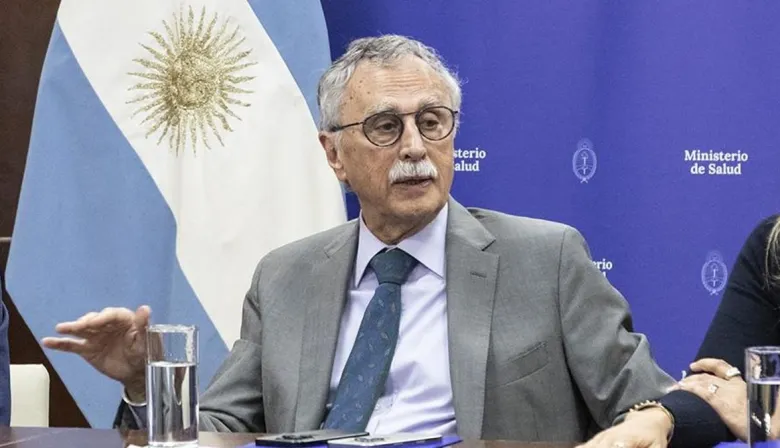 Lugones se ausenta del Congreso y crece la expectativa por la respuesta de la ANMAT