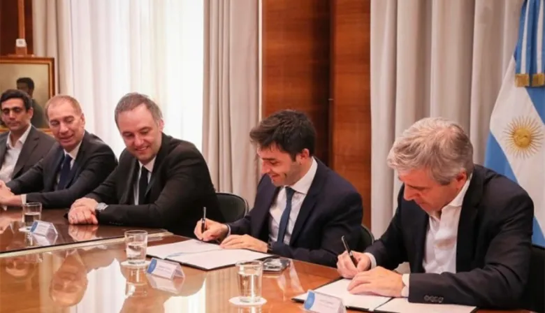 Neuquén y Santa Cruz se suman a la Nación y avanzan en la quita de retenciones al petróleo