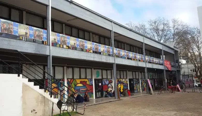 La Facultad de Artes de la UNLP suspendió actividades y evacuó por graves amenazas