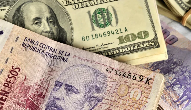 El dólar arranca diciembre a $60 del techo de la banda