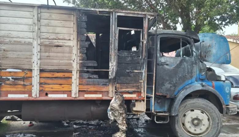 Tragedia en Córdoba: un niño de 4 años murió tras el incendio de un camión donde jugaba