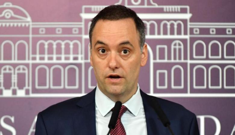 Adorni se despidió como vocero y lanzó un misterioso mensaje con una “W”