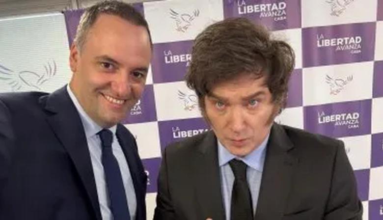 Javier Milei le toma juramento a Manuel Adorni y busca relanzar su gestión