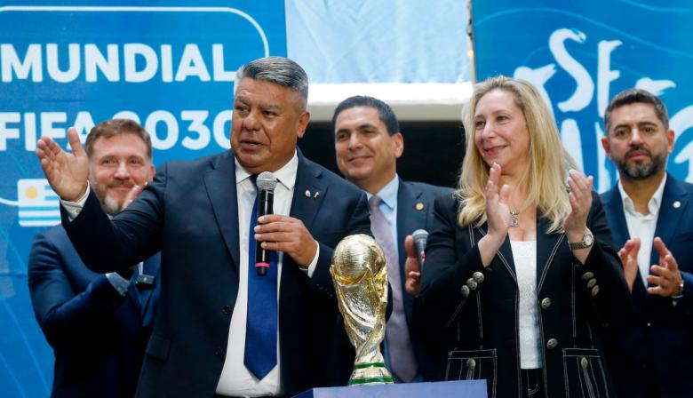 Conflicto interno: ¿por qué Karina Milei apoya a Chiqui Tapia?