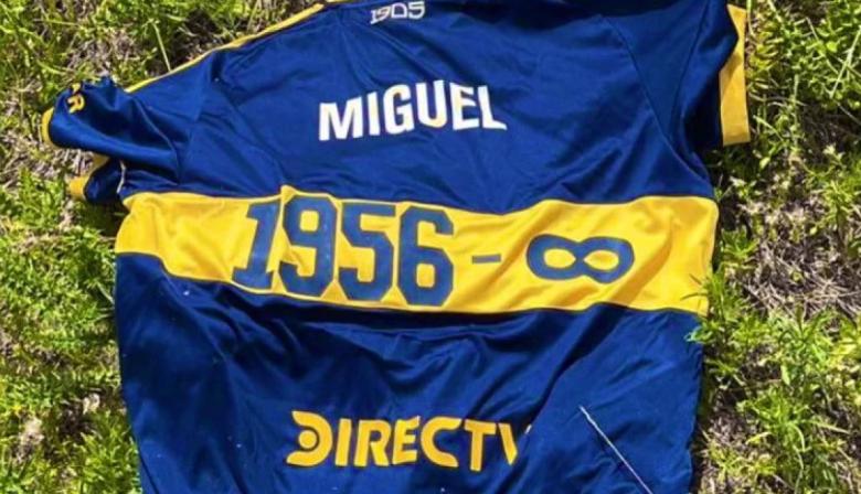 La camiseta de Boca por el homenaje a Russo cayó en un campo uruguayo
