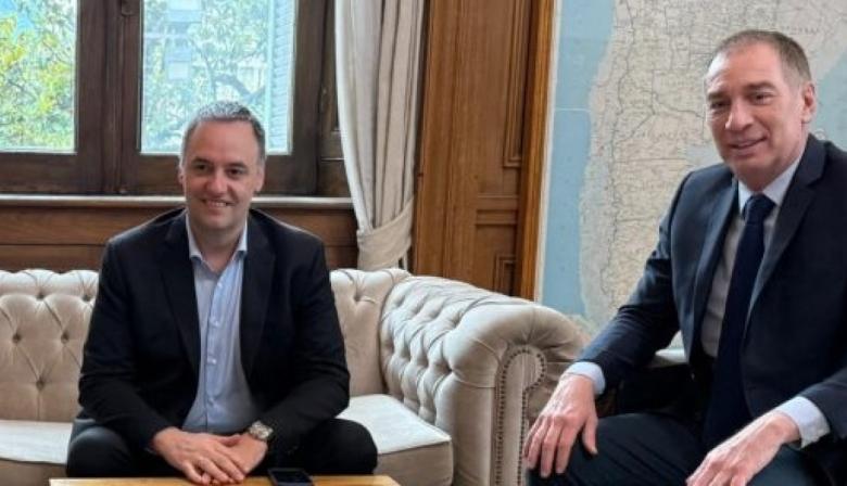 Adorni y Santilli revisan el decreto que reorganizó la estructura del Gobierno