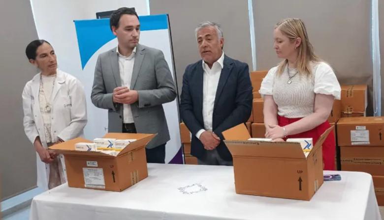 Mendoza importa fármacos y exhibe ahorro millonario, pero abre otro debate
