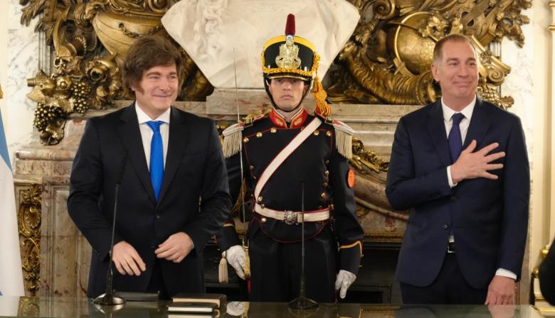 Santilli juró como ministro del Interior ante Javier Milei