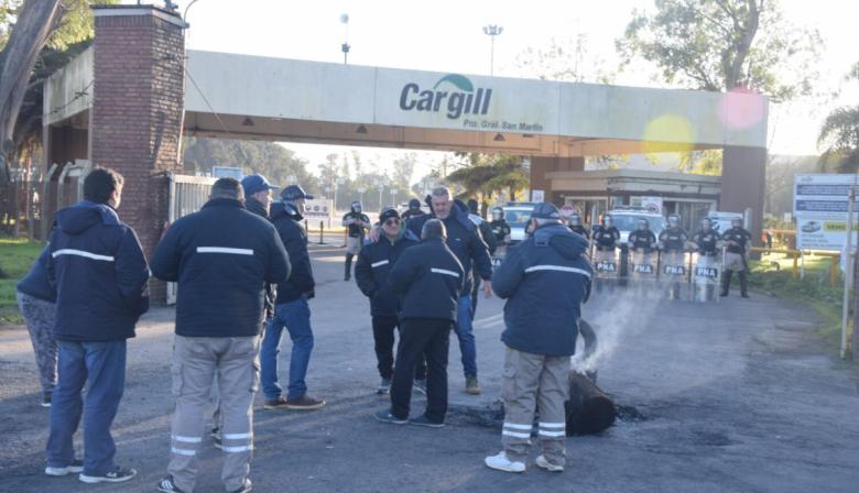 “Fumata blanca” en el conflicto aceitero: el salario básico será de $2,34 millones