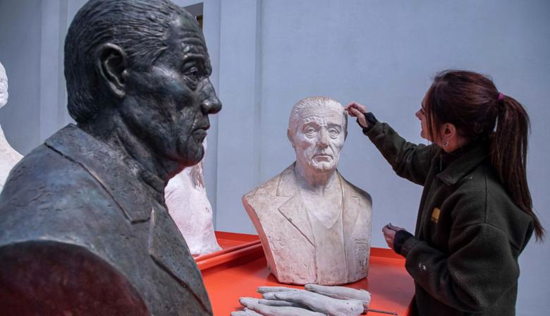 Inauguran la primera escultura en homenaje al Dr. René Favaloro